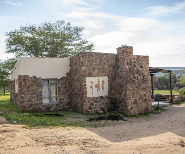 Daisy Cottage exterior with braai patio, Traveller's Rest Cederberg