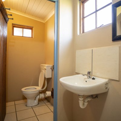 Vygie Cottage bathroom, Traveller's Rest Cederberg