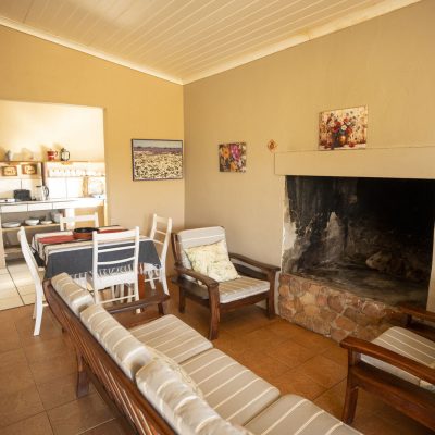Vygie Cottage lounge, Traveller's Rest Cederberg